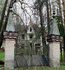 Въездные ворота с башенками. Фото И. Матершева (9 мая 2005 г.)